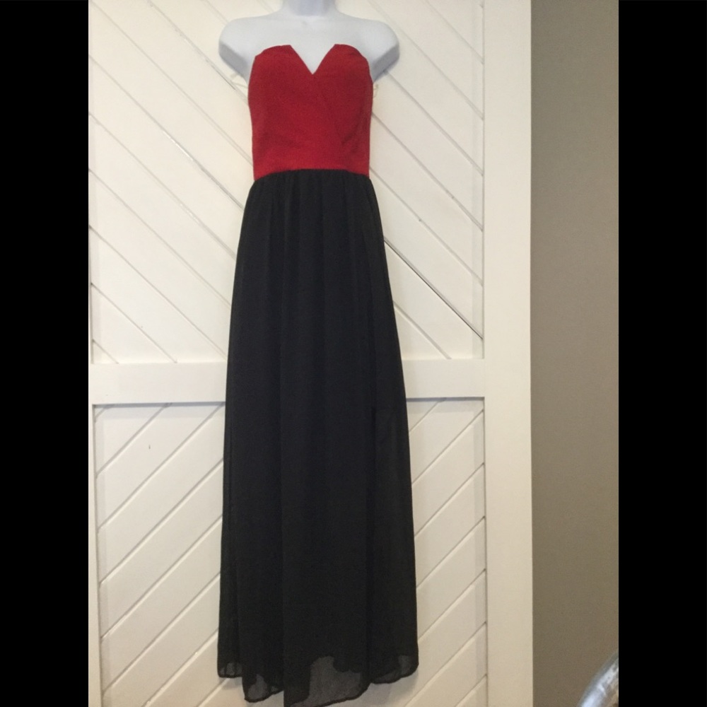 Francesca’s strapless dress large❤️❤️❤️❤️
